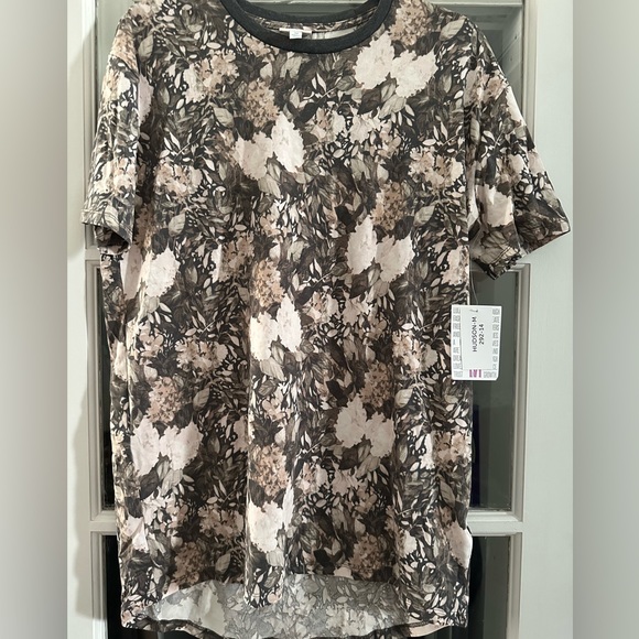 Lularoe Hudson short sleeve t-shirt - Picture 1 of 4